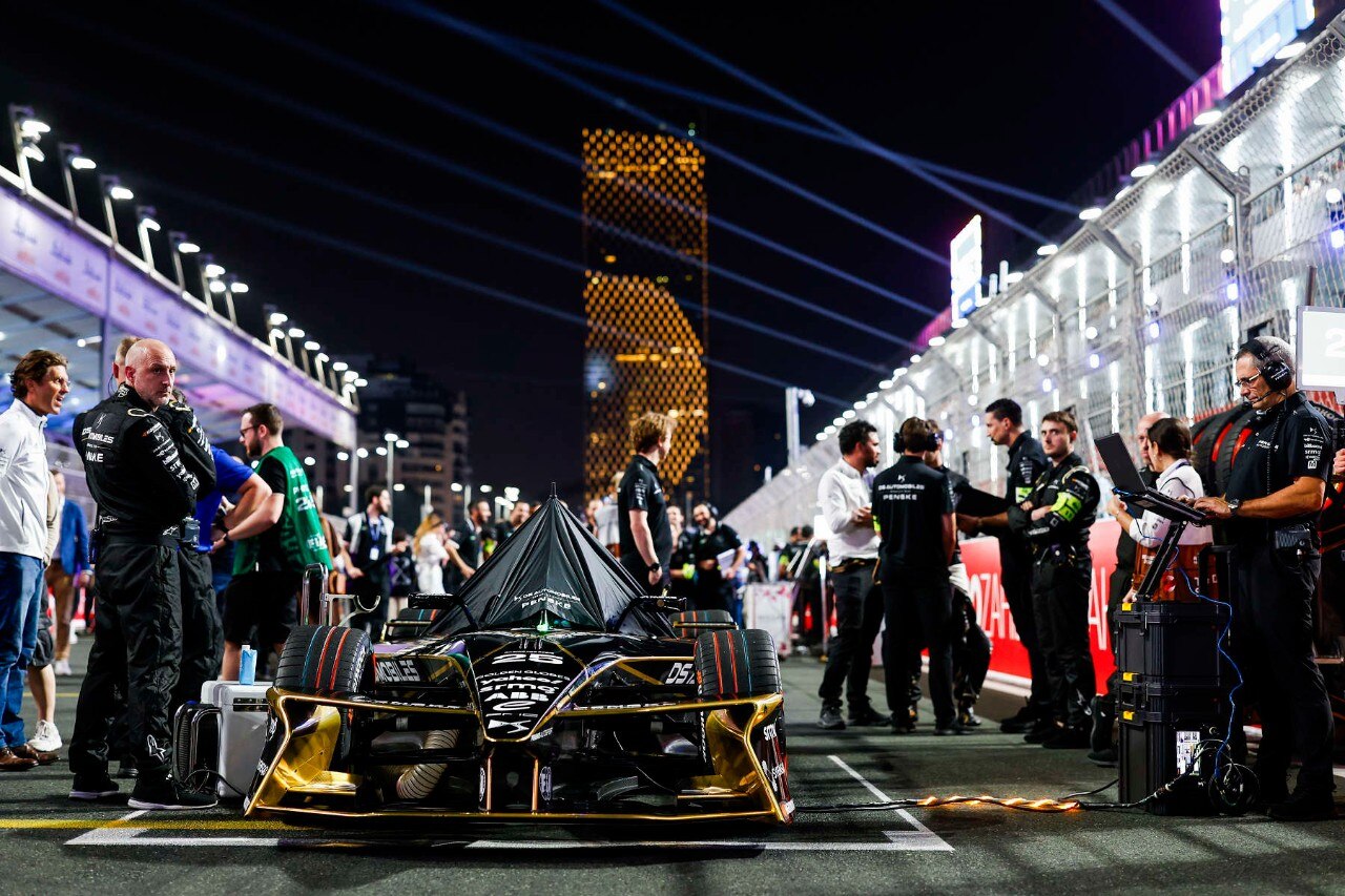 25 VERGNE Jean-Eric (fra), DS Penske, DS E-Tense FE25, ambiance during the Jeddah City ePrix, 3rd and 4th round of the 2024-25 ABB FIA Formula E World Championship, on the Jeddah Corniche Circuit from February 13 to 15, 2024 in Jeddah, Saudi Arabia - Photo Julien Delfosse / DPPI