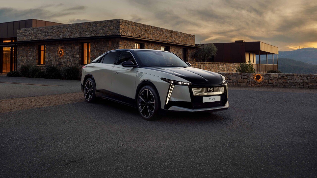 DS N°8 на стоянці, вигляд спереду з правого боку