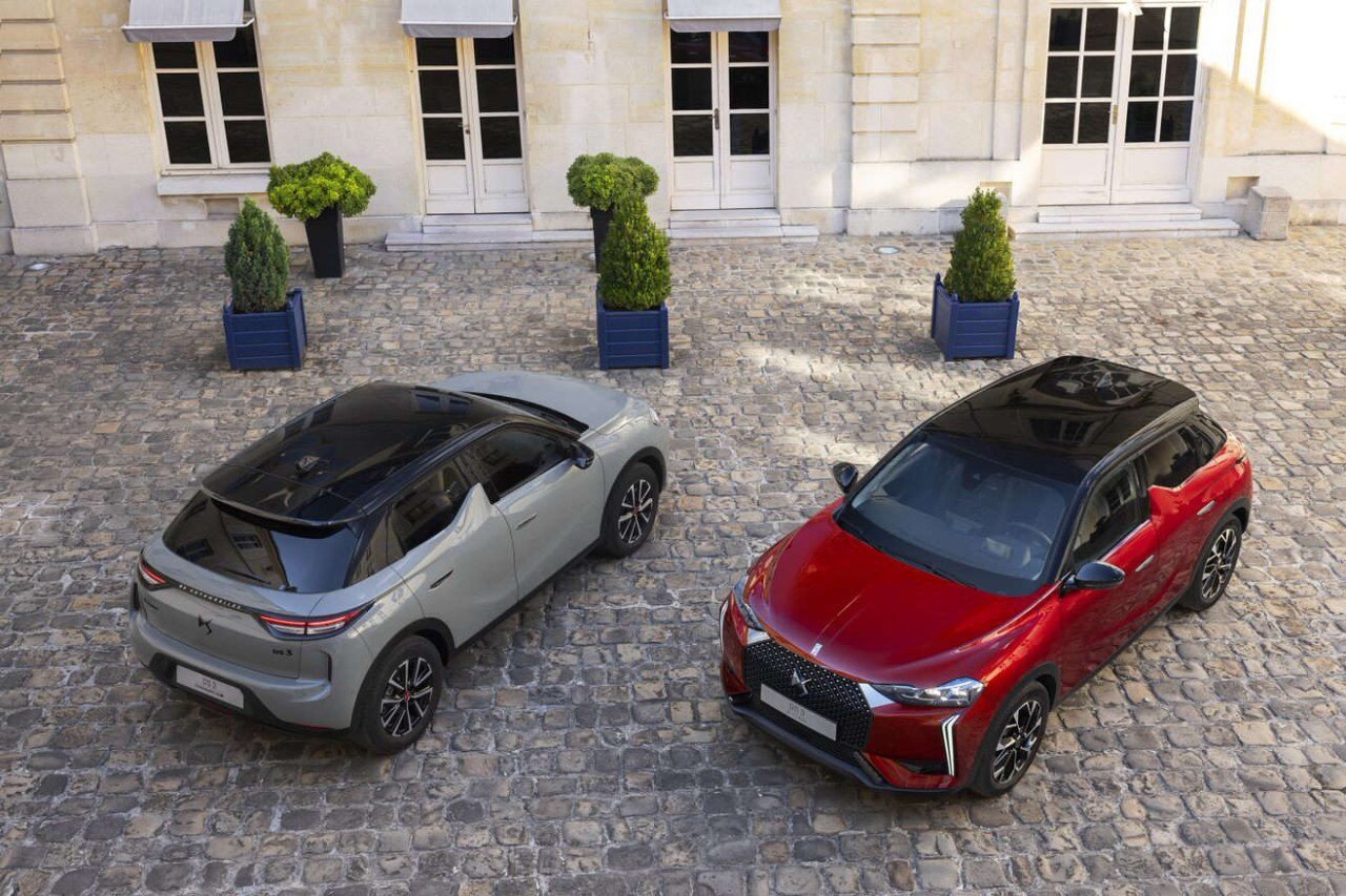 DS 3 E-Tense, два автомобілі на парковці