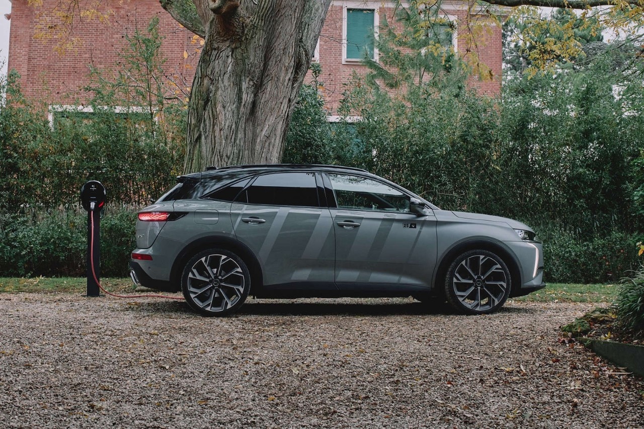 DS 7 E-TENSE 4×4 360, вигляд з правого боку