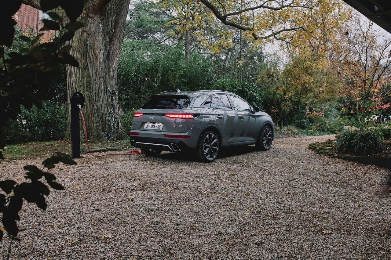 DS 7 E-TENSE 4×4 360, вигляд ззаду з правого боку