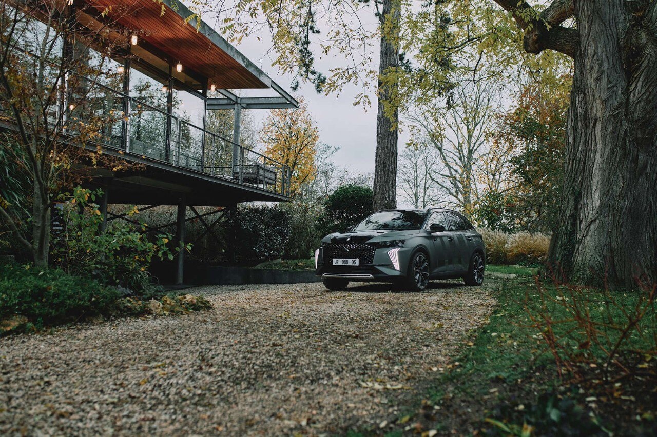 DS 7 E-TENSE 4×4 360, вигляд спереду 