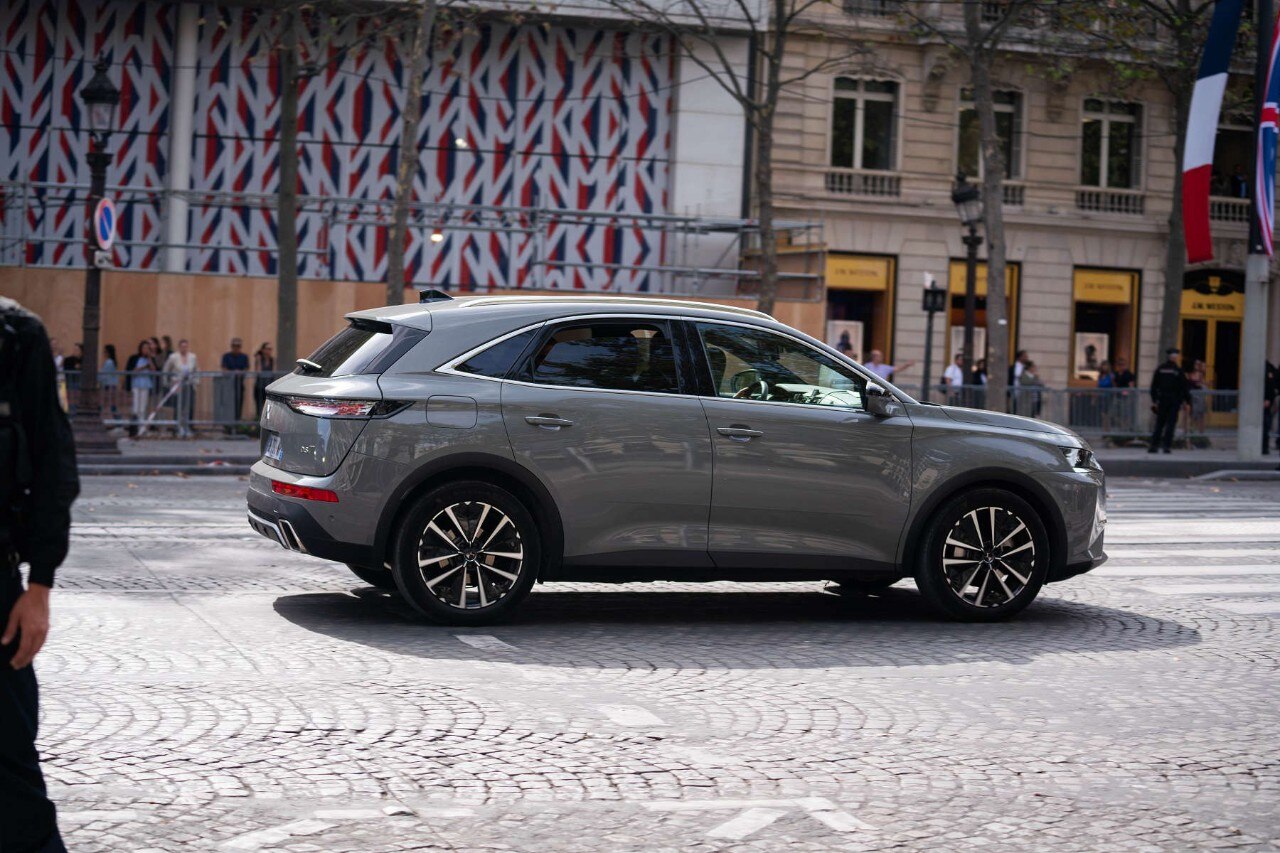 DS 7 CROSSBACK PRESIDENTIEL, вигляд з правого боку