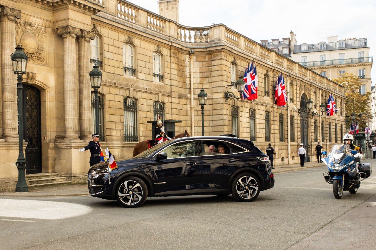 DS 7 CROSSBACK PRESIDENTIEL на повороті